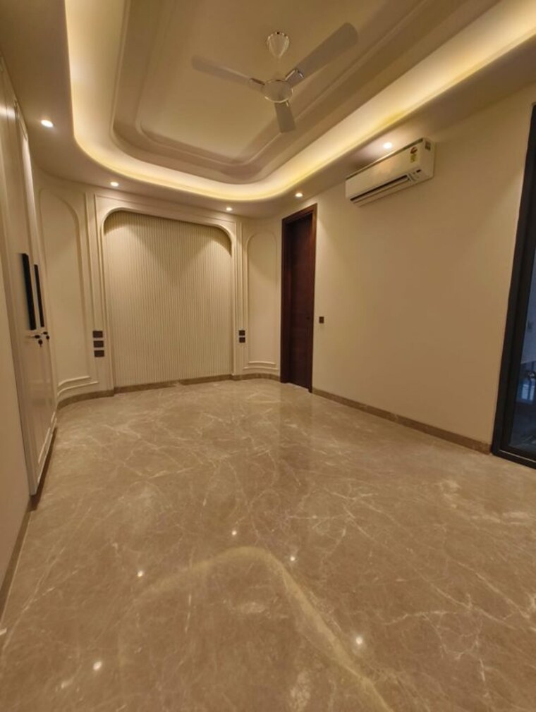 Room, greater kailash i 3 Bedroom 200 Sq.Yd. Builder Floor In Greater Kailash I Delhi 10012884
