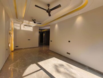 Room in 3 BHK Builder Floor at Greater Kailash I – for Rent