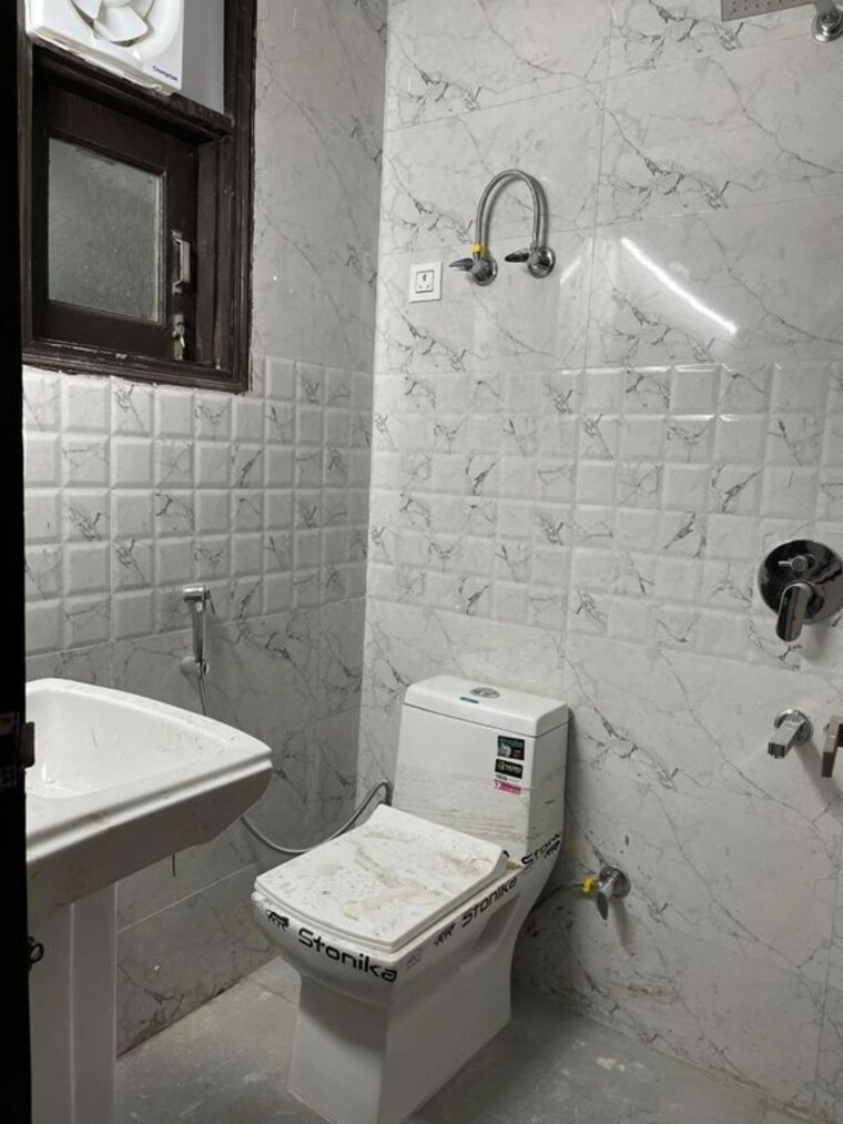 Bathroom, saket 2 Bedroom 1200 Sq.Ft. Builder Floor In Saket Delhi 10012882