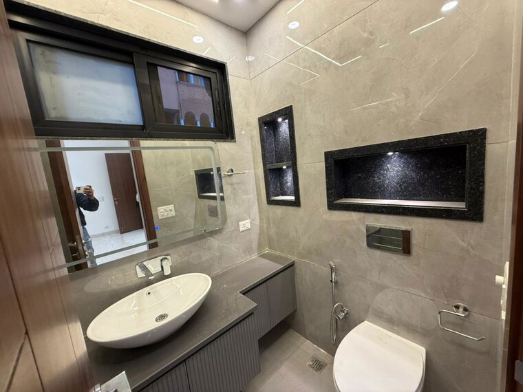 Master Bedroom, kalkaji 3 Bedroom 200 Sq.Yd. Builder Floor In Kalkaji Delhi 10012889