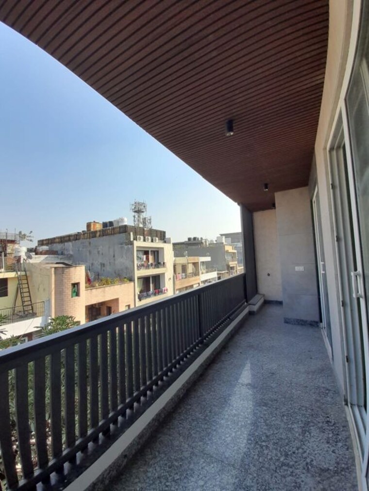 Balcony, south extension i 3 Bedroom 1800 Sq.Ft. Builder Floor In South Extension I Delhi 10012922