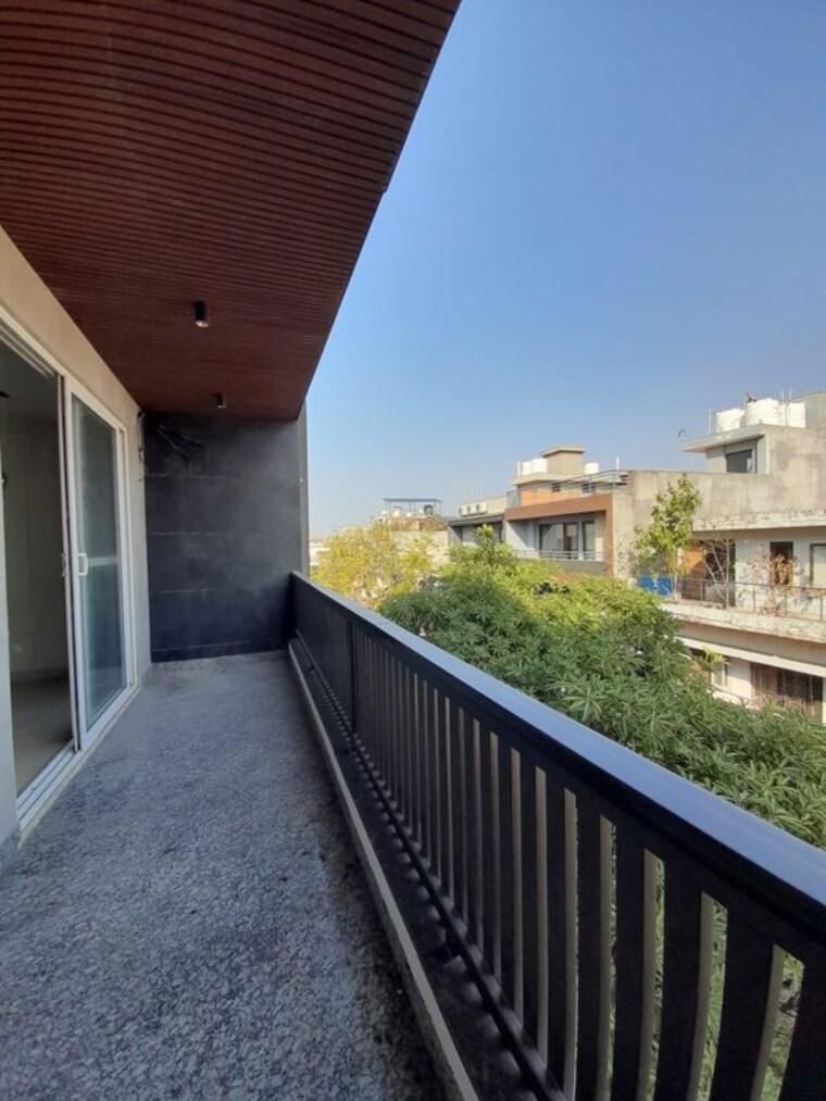 Balcony, south extension i 3 Bedroom 1800 Sq.Ft. Builder Floor In South Extension I Delhi 10012922