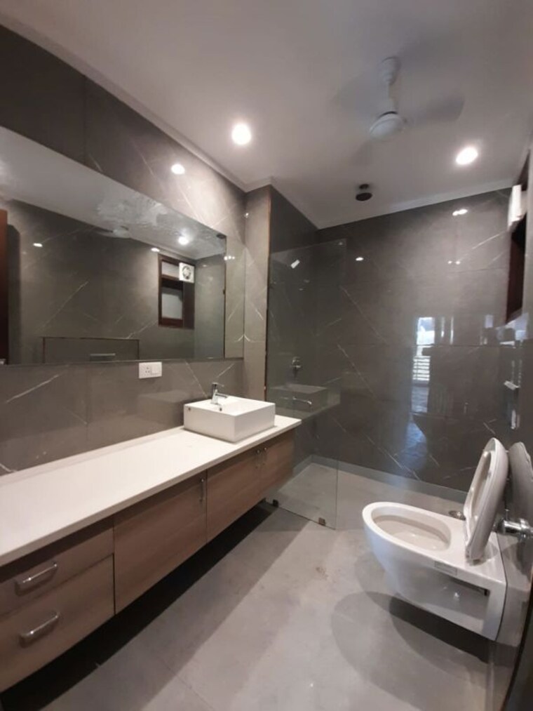 Team Area, south extension i 3 Bedroom 1800 Sq.Ft. Builder Floor In South Extension I Delhi 10012922