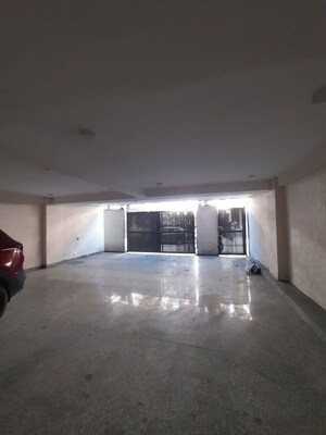 Parking in 3 BHK Builder Floor at South Extension I – for Sale
