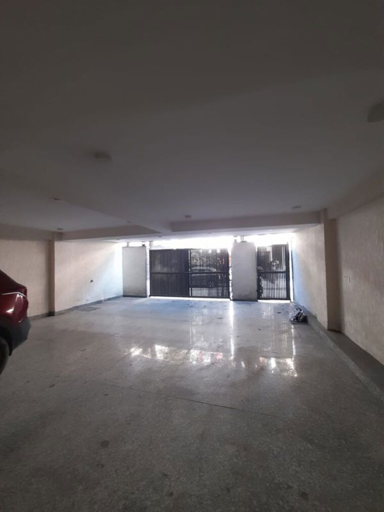  Parking, south extension i 3 Bedroom 1800 Sq.Ft. Builder Floor In South Extension I Delhi 10012922