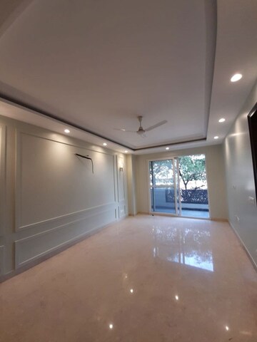 Room in 3 BHK Builder Floor at South Extension I – for Sale