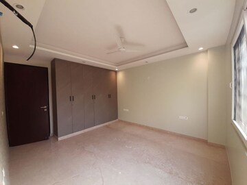Room in 3 BHK Builder Floor at South Extension I – for Sale