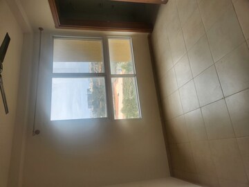 Room in 3.5 BHK Apartment at Bhartiya Nikoo Homes, Thanisandra Main Road – for Rent