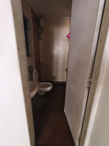 Furnished Amenities in 1 BHK Apartment at Spring Leaf 6 CHS, Kandivali East – for Rent