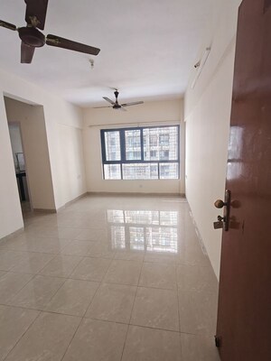 Room in 1 BHK Apartment at Spring Leaf 6 CHS, Kandivali East – for Rent
