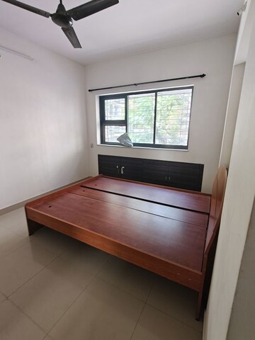 Room in 1 BHK Apartment at Spring Leaf 6 CHS, Kandivali East – for Rent