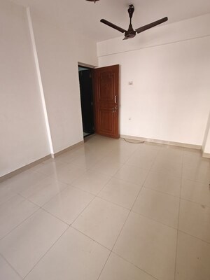 Room in 1 BHK Apartment at Spring Leaf 6 CHS, Kandivali East – for Rent