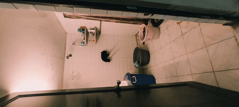 Bathroom, old rajinder nagar 1 RK 500 Sq.Ft. Builder Floor In Old Rajinder Nagar Delhi 10012937