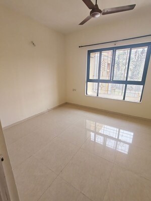 Room in 1 BHK Apartment at Green Hills, Kandivali East – for Rent