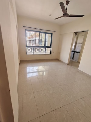 Room in 1 BHK Apartment at Green Hills, Kandivali East – for Rent