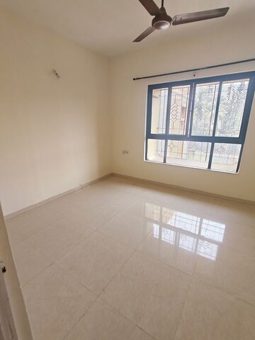 Room in 1 BHK Apartment at Green Hills, Kandivali East – for Rent