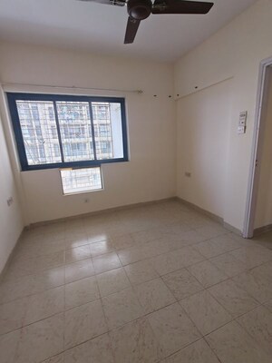 Room in 1 BHK Apartment at Kandivali East – for Rent