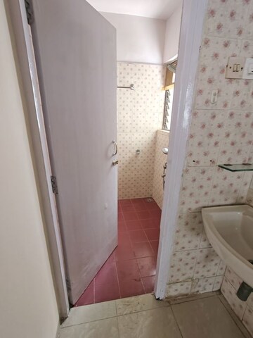 Bathroom in 1 BHK Apartment at Kandivali East – for Rent