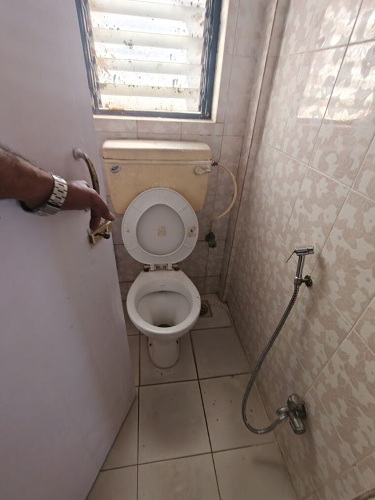 Bathroom, kandivali east 1 Bedroom 540 Sq.Ft. Apartment In Kandivali East Mumbai 10012959