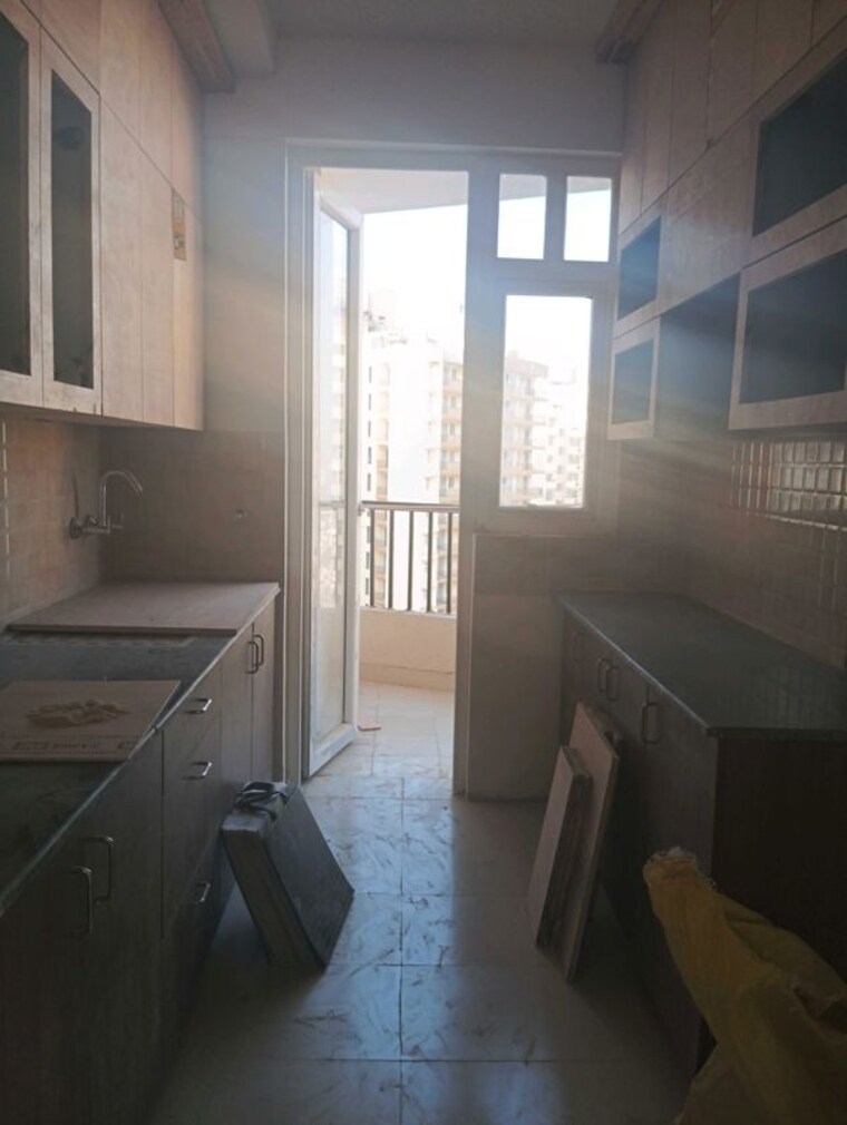 Kitchen, amrapali-heartbeat-city 3 Bedroom 1350 Sq.Ft. Apartment In Sector 107 Noida 10012918