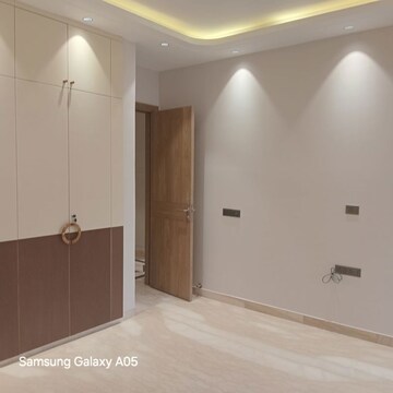 Room in 4 BHK Builder Floor at Greater Kailash ii – for Rent