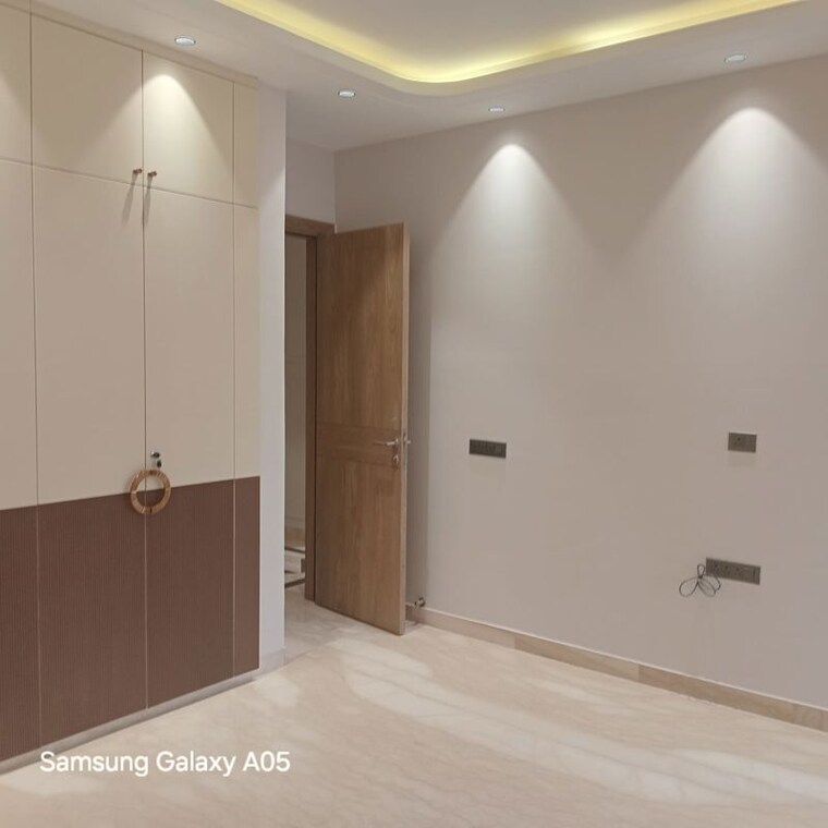 Room, greater kailash ii 4 Bedroom 250 Sq.Yd. Builder Floor In Greater Kailash ii Delhi 10012970