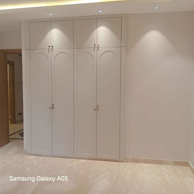 Room, greater kailash ii 4 Bedroom 250 Sq.Yd. Builder Floor In Greater Kailash ii Delhi 10012970