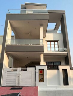 3 BHK + Pooja Room Builder Floor For Rent in Gomti Nagar