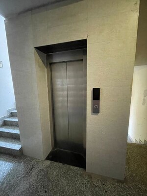 Building Lobby in 3 BHK Builder Floor at Green Fields Colony – for Sale