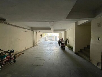 Parking in 3 BHK Builder Floor at Green Fields Colony – for Sale