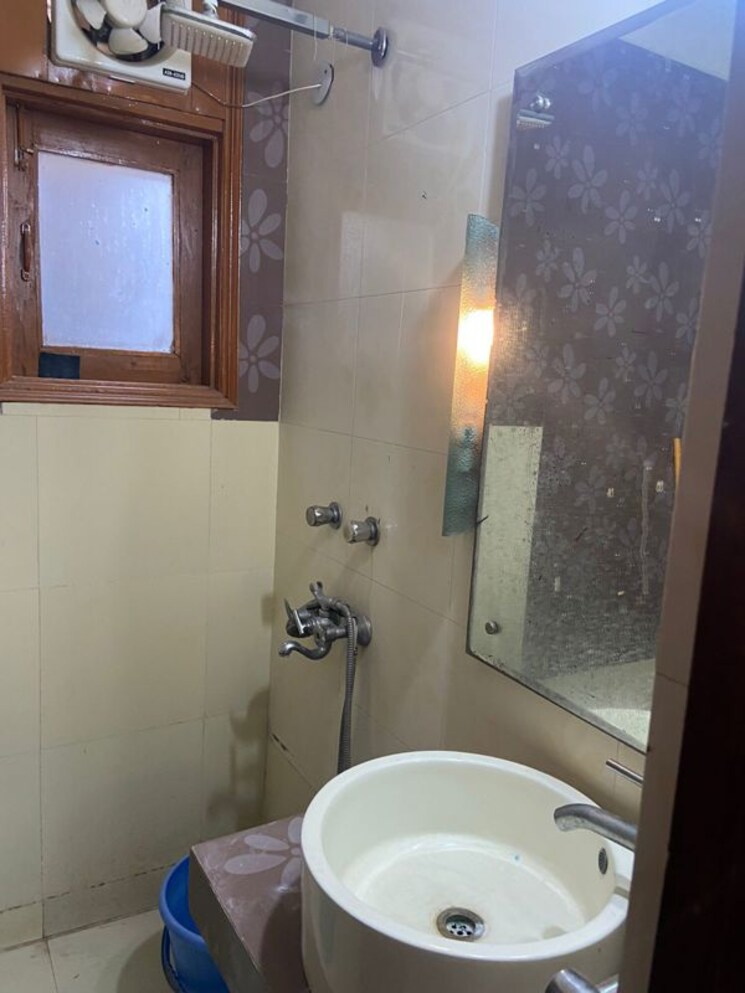 Bathroom, kalkaji 2 Bedroom 1800 Sq.Ft. Apartment In Kalkaji Delhi 10013017