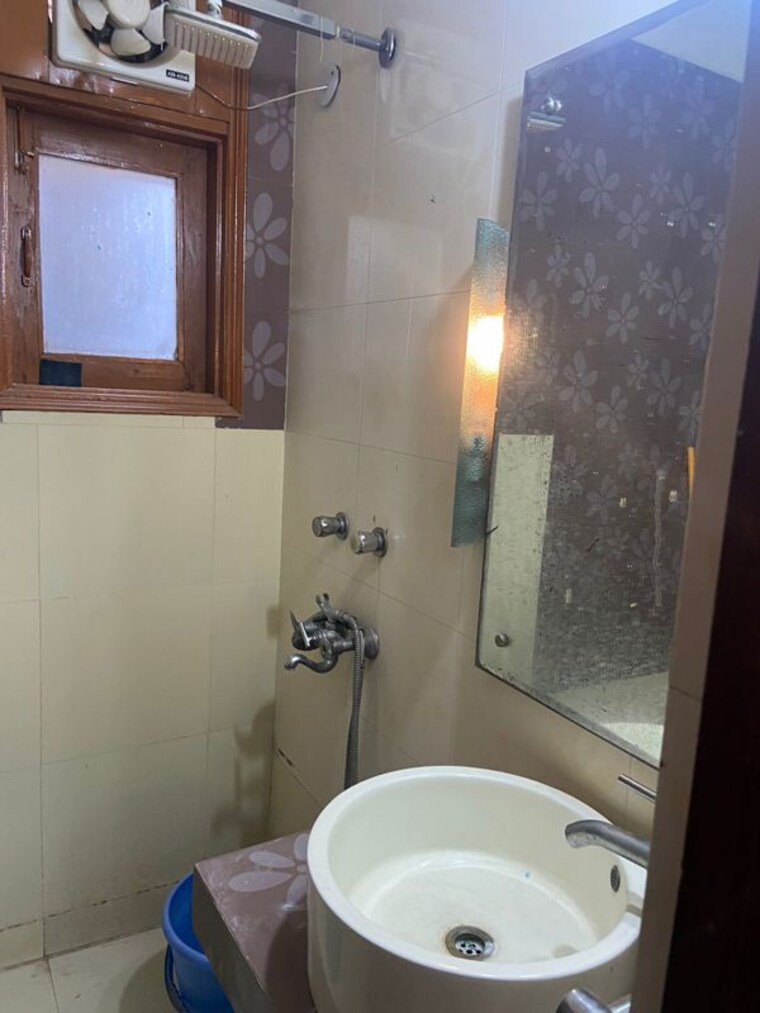 Bathroom, kalkaji 2 Bedroom 1800 Sq.Ft. Apartment In Kalkaji Delhi 10013017