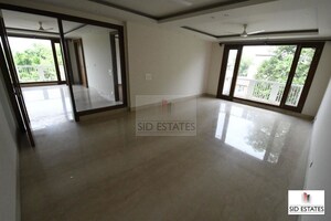 Room in 4 BHK Builder Floor at Safdarjung Development Area – for Rent