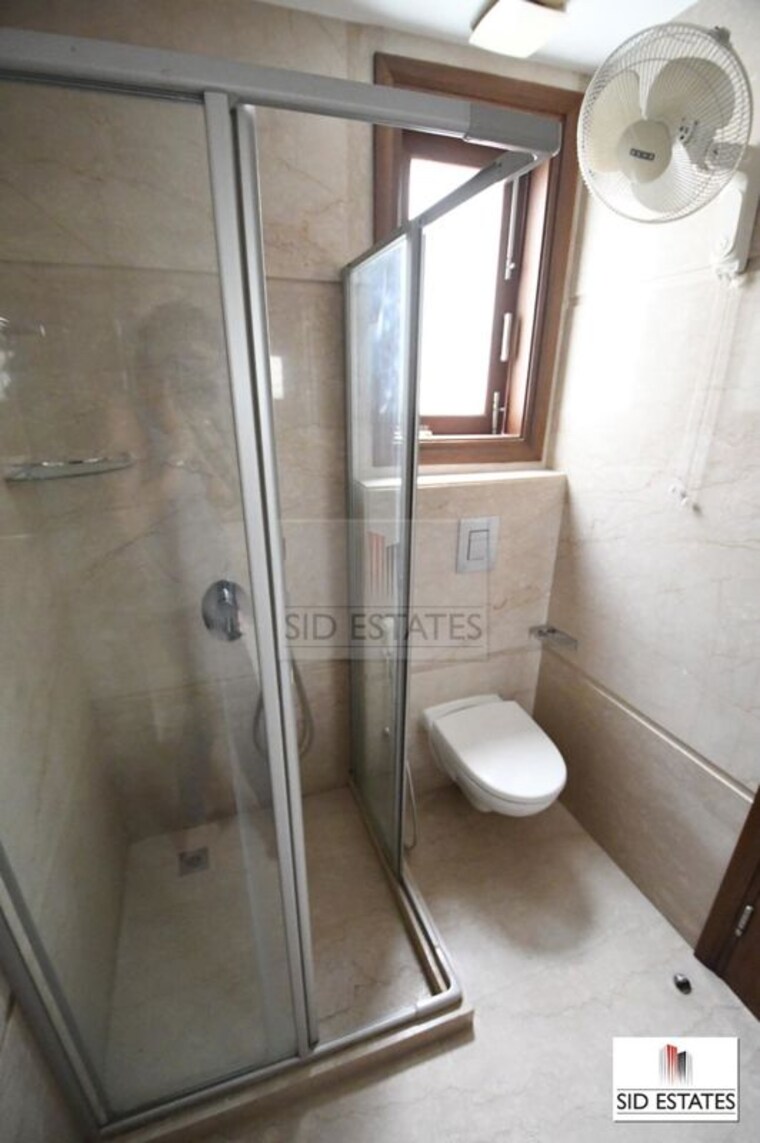 Bathroom, safdarjung development area 4 Bedroom 500 Sq.Yd. Builder Floor In Safdarjung Development Area Delhi 10013038