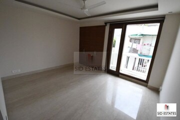 Room in 4 BHK Builder Floor at Safdarjung Development Area – for Rent