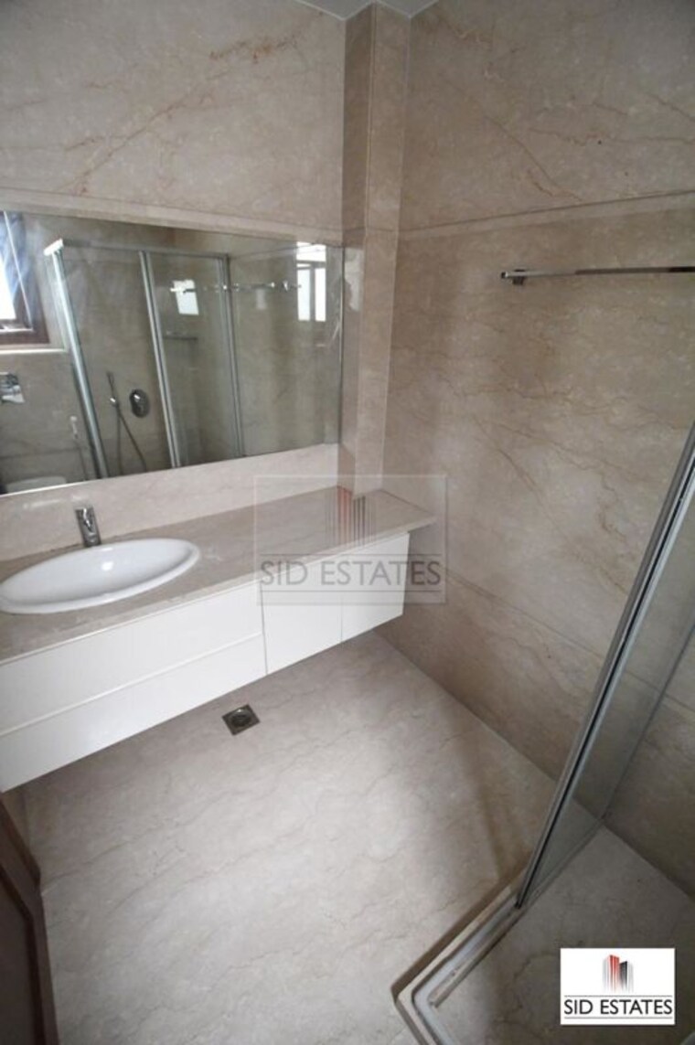 Bathroom, safdarjung development area 4 Bedroom 500 Sq.Yd. Builder Floor In Safdarjung Development Area Delhi 10013038
