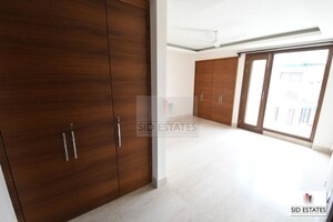 Room in 4 BHK Builder Floor at Safdarjung Development Area – for Rent