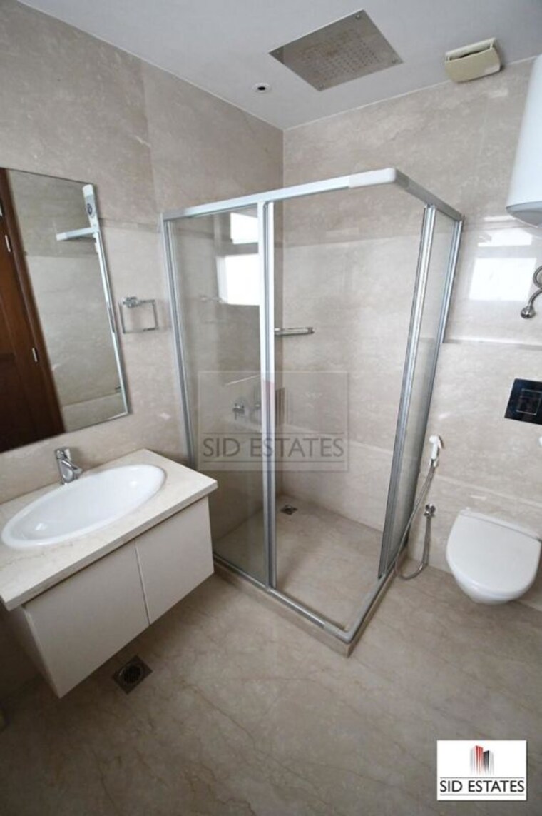 Bathroom, safdarjung development area 4 Bedroom 500 Sq.Yd. Builder Floor In Safdarjung Development Area Delhi 10013038