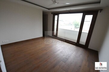 Room in 4 BHK Builder Floor at Safdarjung Development Area – for Rent