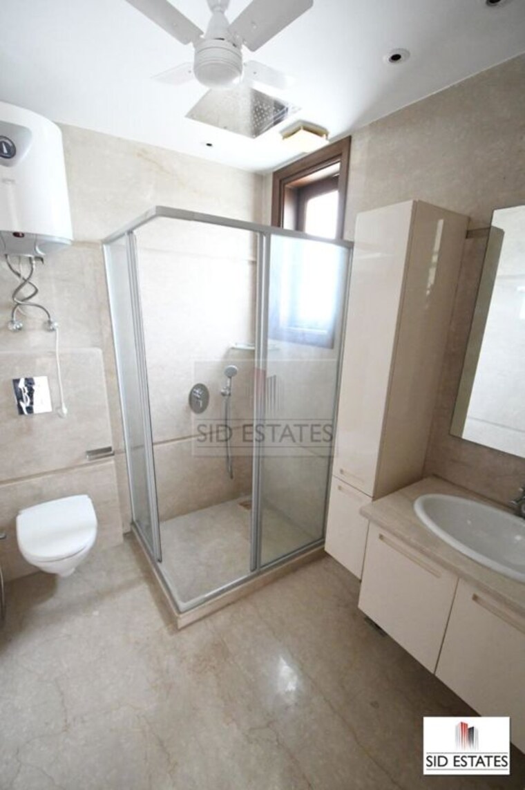 Bathroom, safdarjung development area 4 Bedroom 500 Sq.Yd. Builder Floor In Safdarjung Development Area Delhi 10013038
