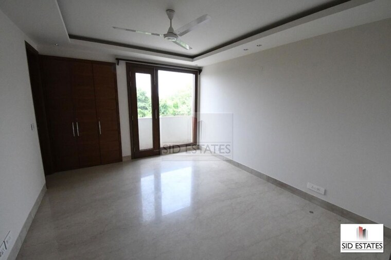 Room, safdarjung development area 4 Bedroom 500 Sq.Yd. Builder Floor In Safdarjung Development Area Delhi 10013038