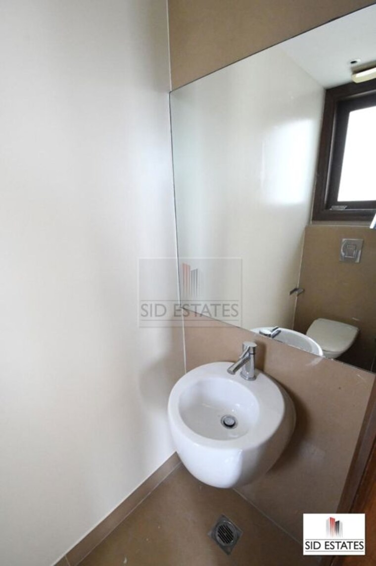 Bathroom, safdarjung development area 4 Bedroom 500 Sq.Yd. Builder Floor In Safdarjung Development Area Delhi 10013038
