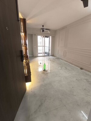 Room in 3.5 BHK Apartment at Signature Global City, Sector 37d – for Rent