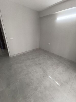 Room in 3.5 BHK Apartment at Signature Global City, Sector 37d – for Rent