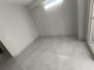 Room in 3.5 BHK Apartment at Signature Global City, Sector 37d – for Rent