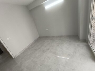 Room in 3.5 BHK Apartment at Signature Global City, Sector 37d – for Rent