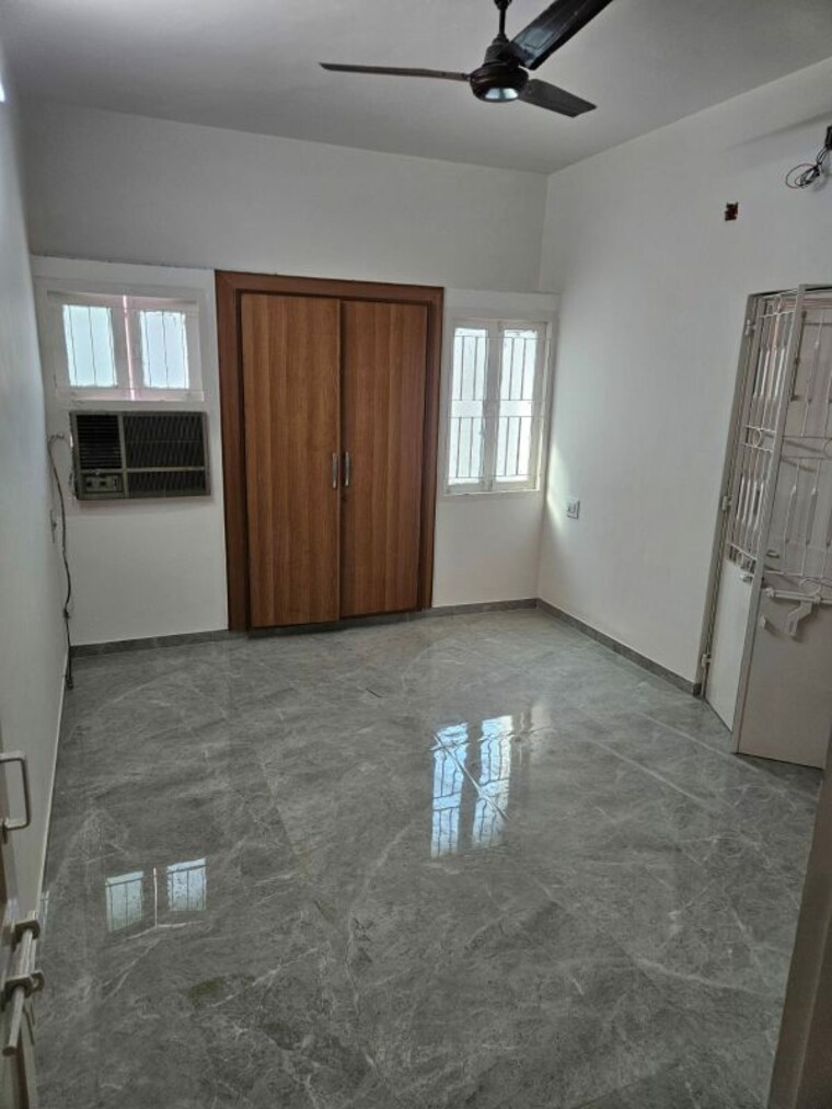 Room, thaltej 2 Bedroom 1200 Sq.Ft. Apartment In Thaltej Ahmedabad 10013055