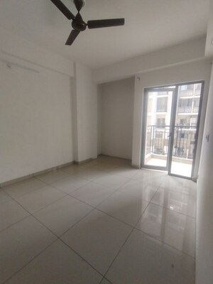 Room in 3 BHK Apartment at Gulshan Bellina, Sector 16 Greater Noida – for Rent