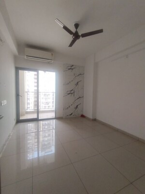 Room in 3 BHK Apartment at Gulshan Bellina, Sector 16 Greater Noida – for Rent