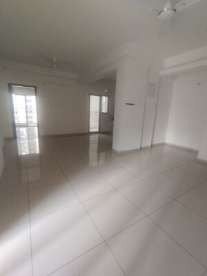 Room in 3 BHK Apartment at Gulshan Bellina, Sector 16 Greater Noida – for Rent